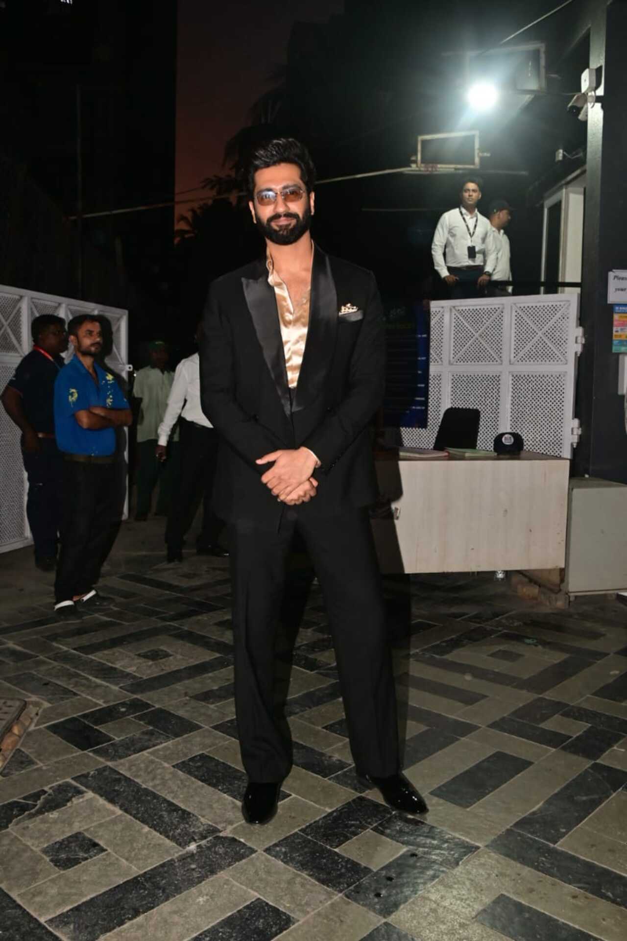 The ever-dashing Vicky Kaushal once again left everyone drooling with his classy black suit look, paired with tinted sunglasses.